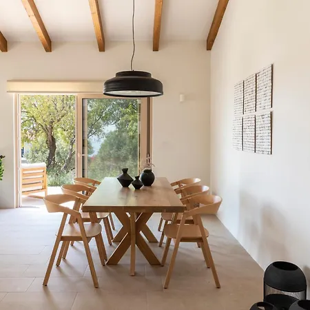 Avertosia Luxury Villa *
