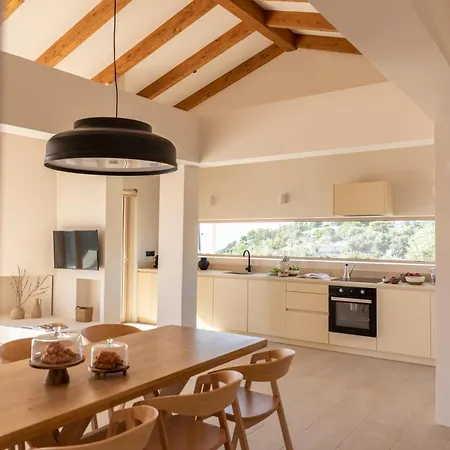 Avertosia Luxury * ארגוסטולי