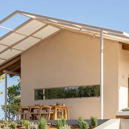 Avertosia Luxury * ארגוסטולי