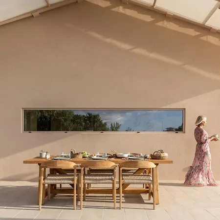 Avertosia Luxury 아르고스톨리온